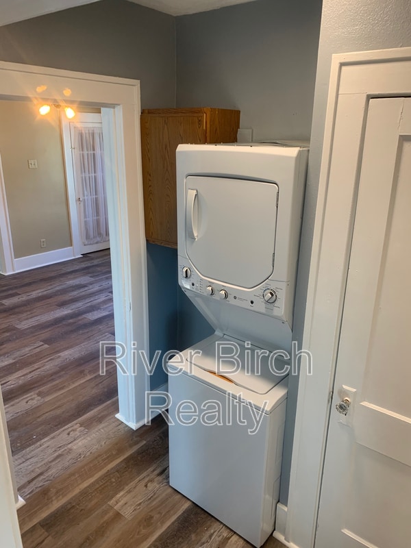 Building Photo - 434 W Cook St