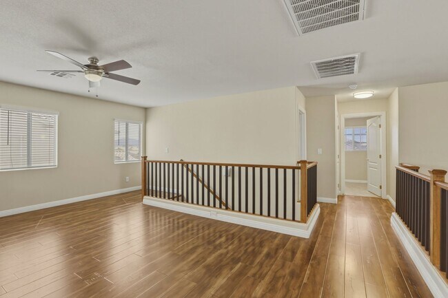 Building Photo - 4 Bedroom Home with Oversized Yard & RV Parking!