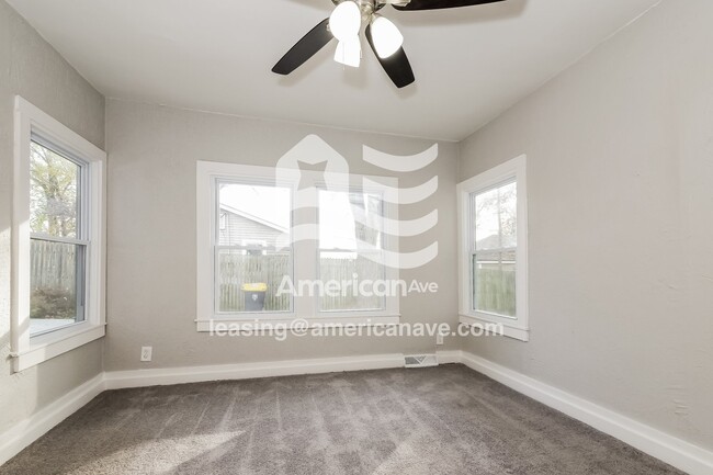 Building Photo - 4715 NE 45th Terrace