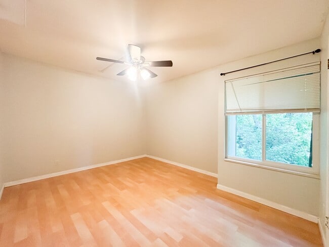 Building Photo - 2 BR/1BA | Newly Renovated Unit | | Fenced Backyard | Covered Carpot Parking