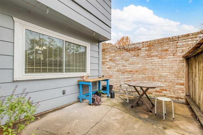 Building Photo - 11002 Hammerly Blvd