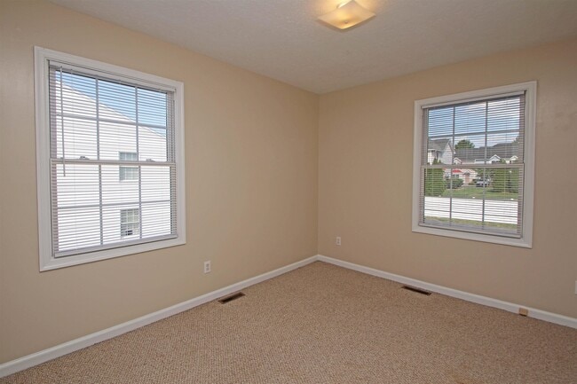 Building Photo - 1041 Oriole Ln