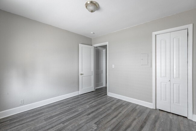 Building Photo - Newly Renovated 2 Bedroom 1 bath Home