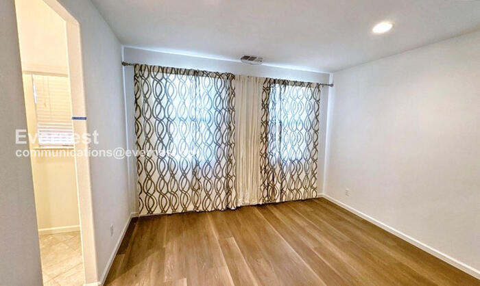 Building Photo - 60 Regency Pl