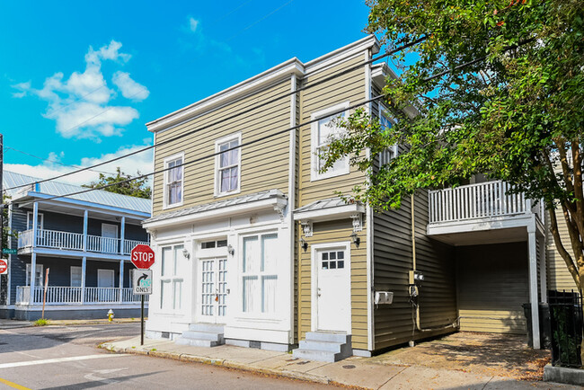 Building Photo - 2 Blocks from King Street!