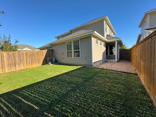 Building Photo - Fabulous Townhome Located minutes to Gruene and Downtown New Braunfels!