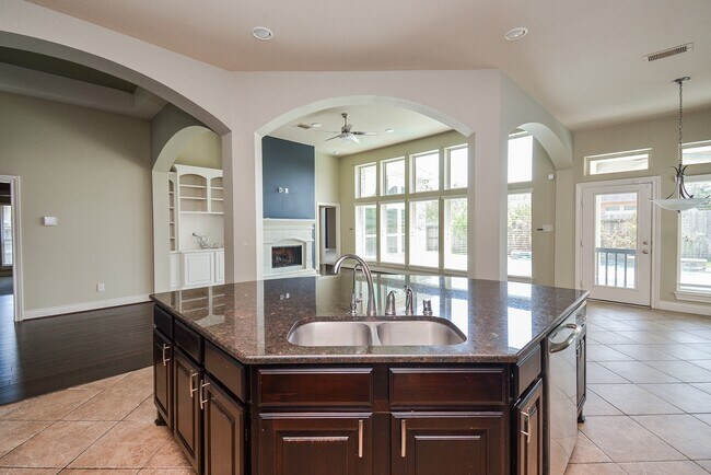 Building Photo - 28803 Davenport Dr