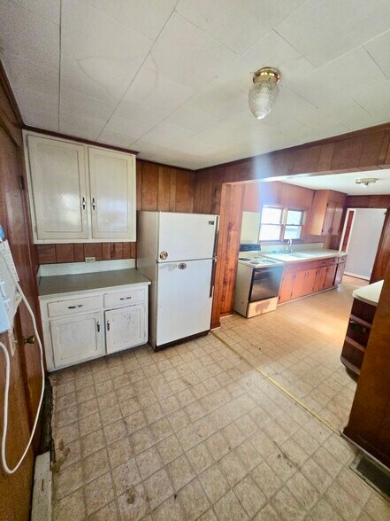 Building Photo - 204 S West St