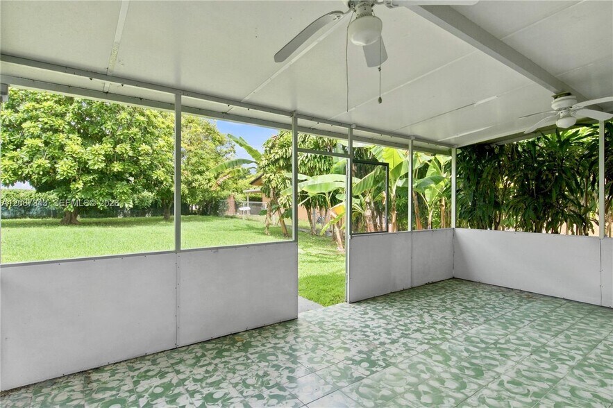 Building Photo - 2920 SW 38th Ct