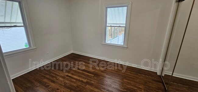Building Photo - 360 E 326th St