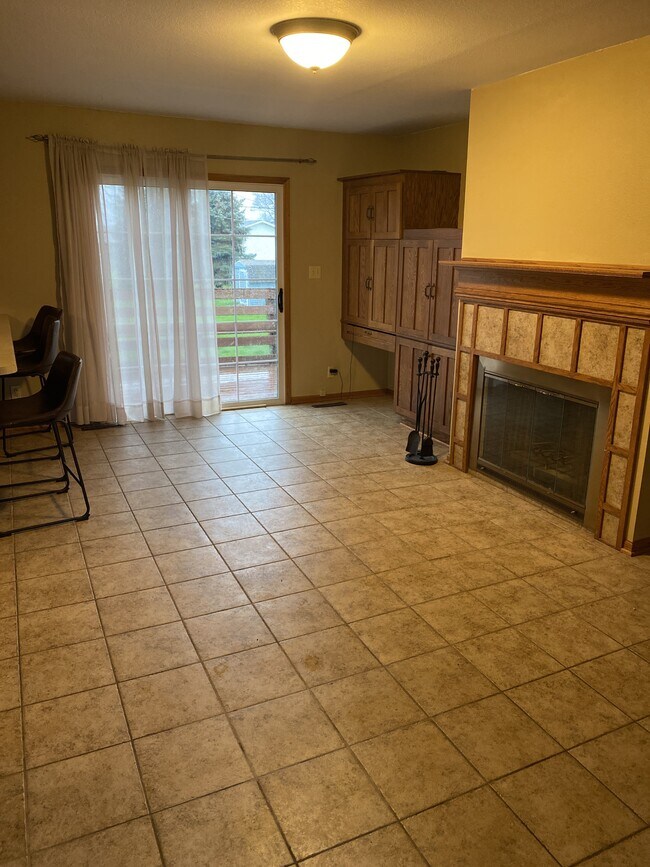 Building Photo - 702 E Ohio St