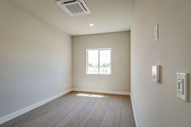 Building Photo - 5216 Hawkwatch Ln