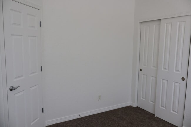 Building Photo - Get Settled with a $500 Move-In Bonus – St...