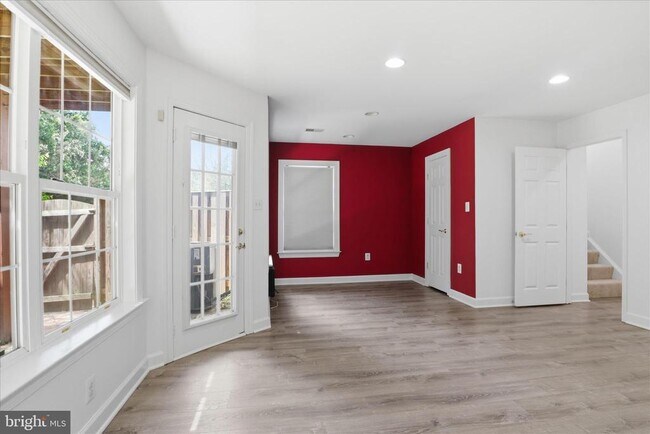 Building Photo - 981 Herons Run Ln