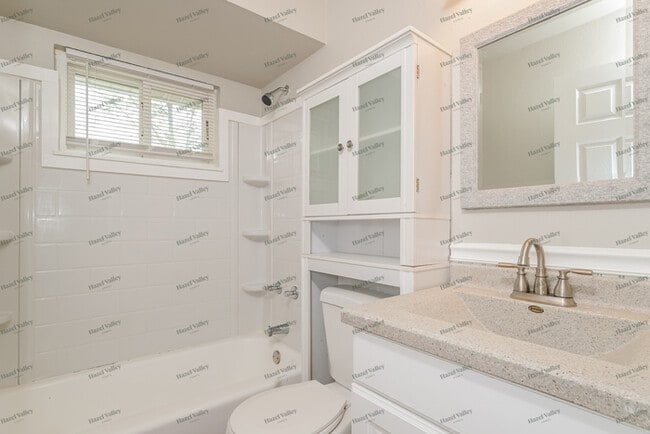 Building Photo - 1835 Shirlene Dr