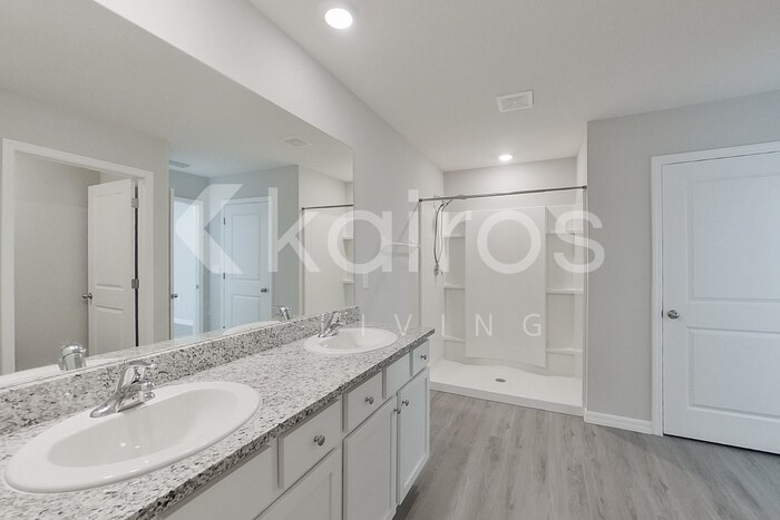 Building Photo - 8642 SW 43rd Ter