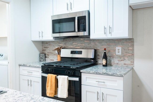 Building Photo - 2401 Bucks Run