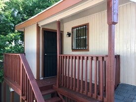 Building Photo - 134 Roberts St