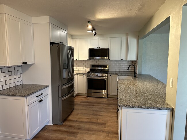 Building Photo - 720 Freeman Rd