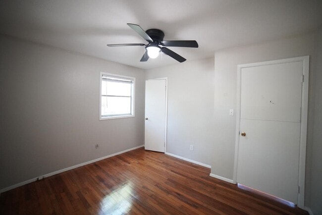 Building Photo - 318 Meadowbrook Ln