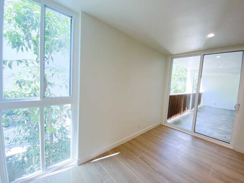 Building Photo - 848 Kings Rd