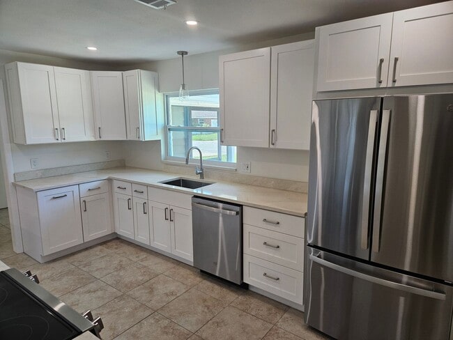 Building Photo - Block Remodeled Seminole Home