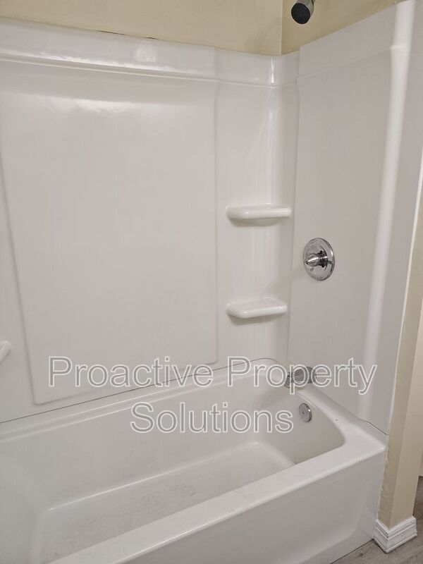 Building Photo - 850-850 Capouse Ave