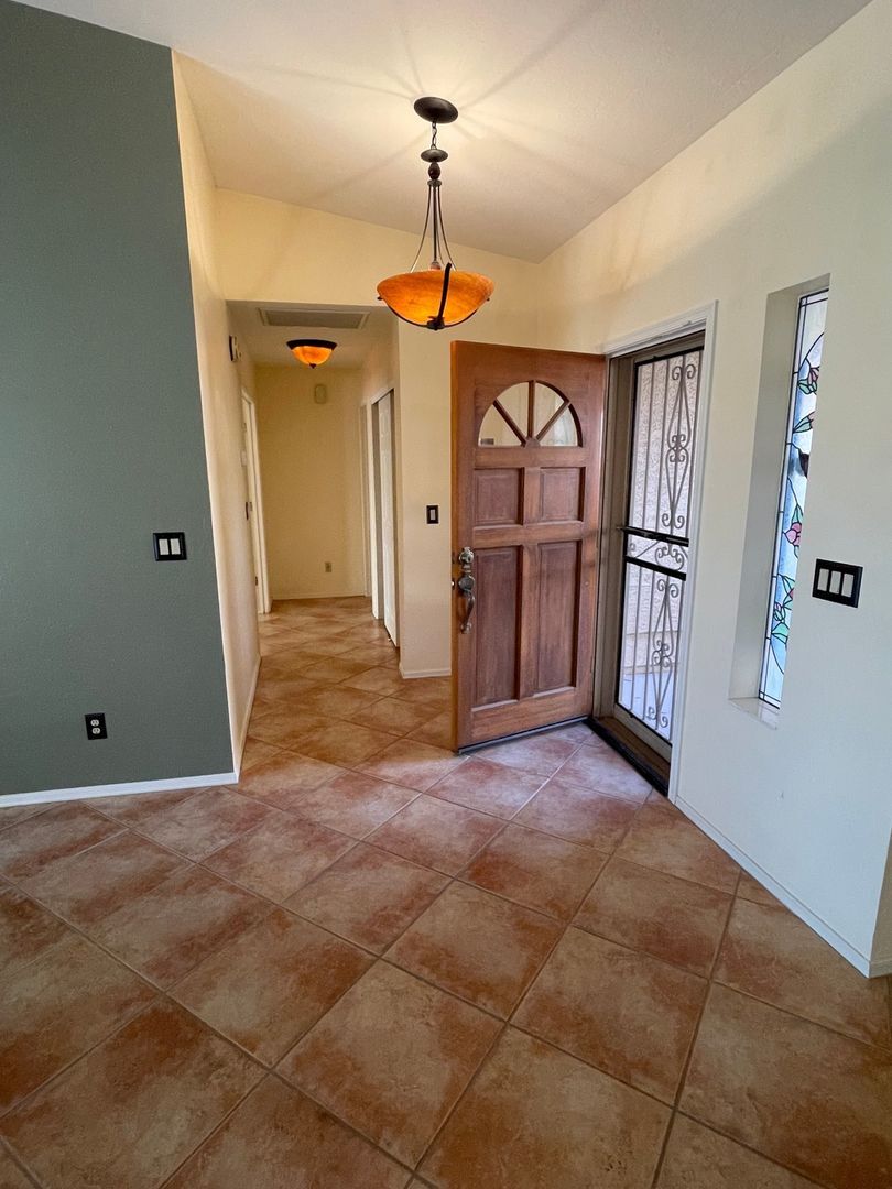 Building Photo - 9437 E Minnesota Ave