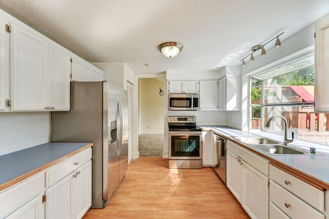 Building Photo - Welcome home to this charming two story in...