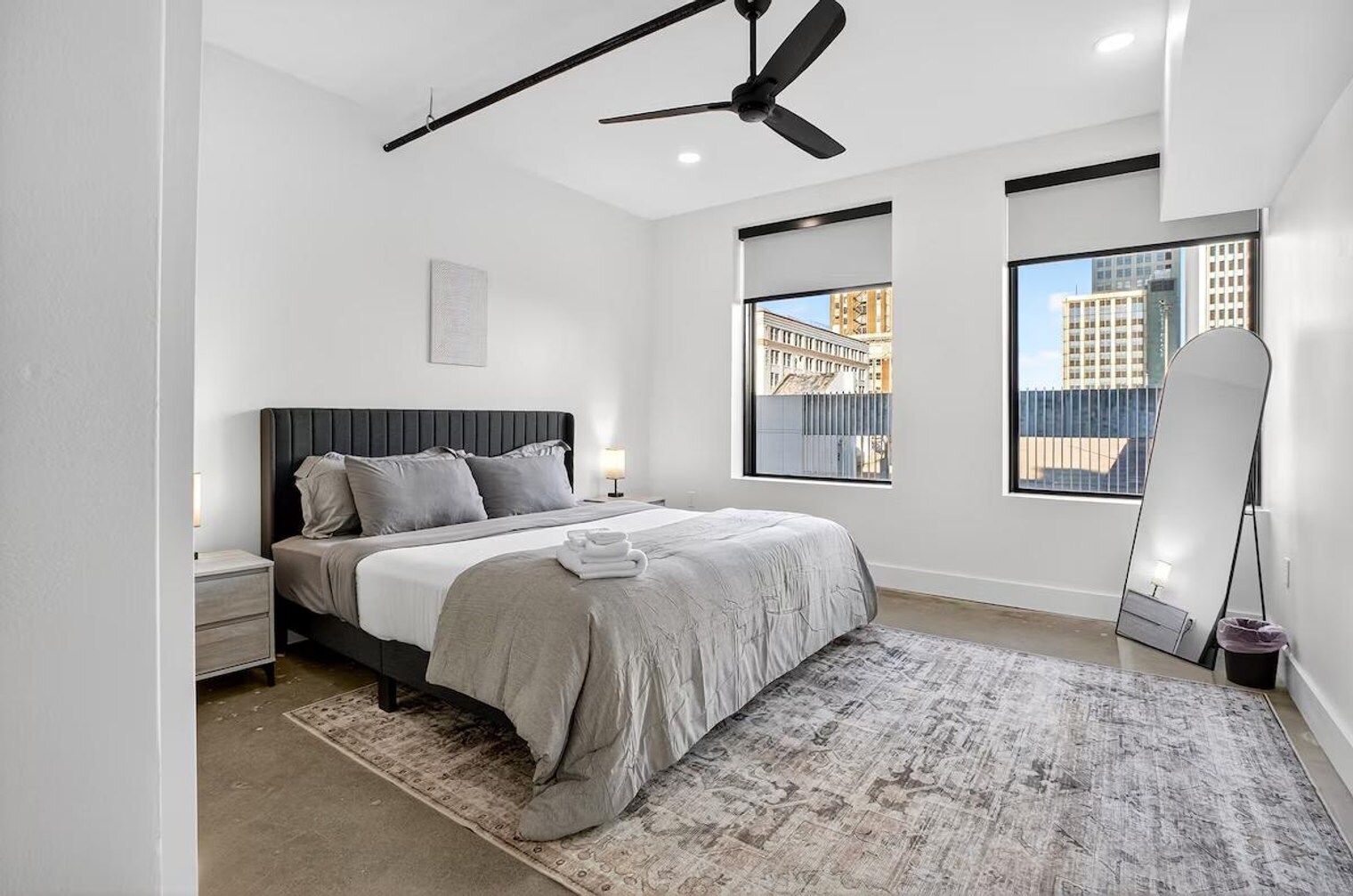 Building Photo - 400 S Main St