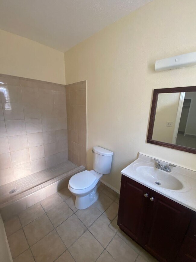 Building Photo - EASTSIDE HOME FOR RENT