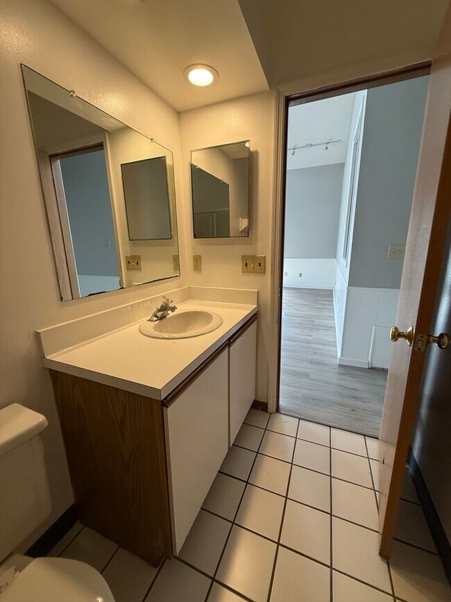 Building Photo - OSU North Campus 5 bedroom 2 bath apartment