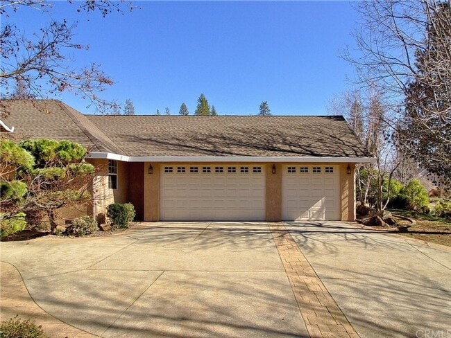 Building Photo - 1865 Vineyard Dr