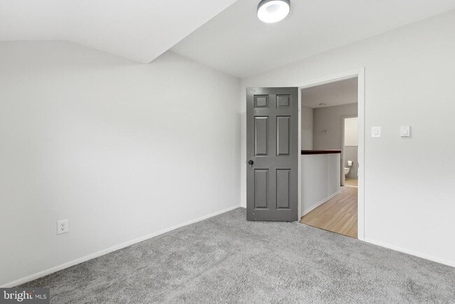 Building Photo - 548 Loch Lomond Dr