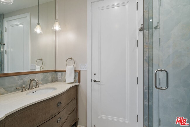 Building Photo - 27002 Malibu Cove Colony Dr