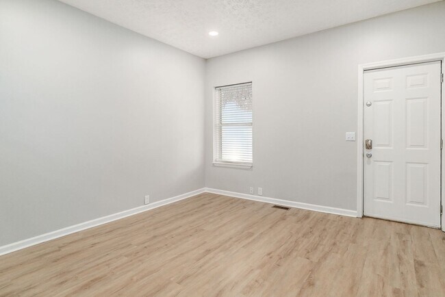 Building Photo - Available Now!!! Newly Renovated Merion Vi...