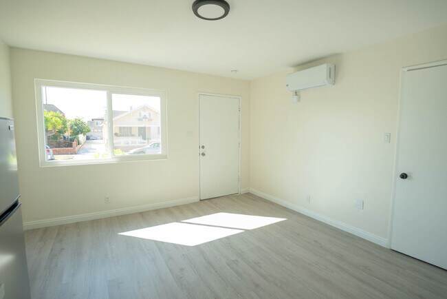 Building Photo - 825 W 167th St