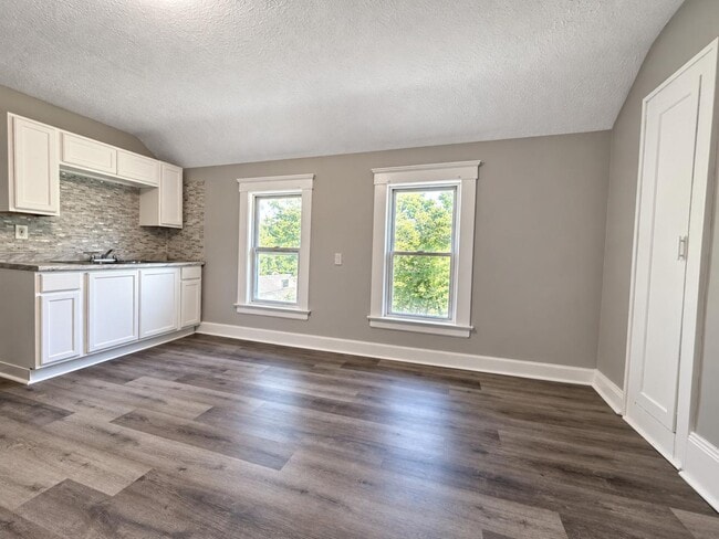 Building Photo - 6215 Carpenter Ave