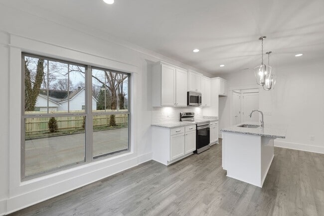 Building Photo - 609 Lee St