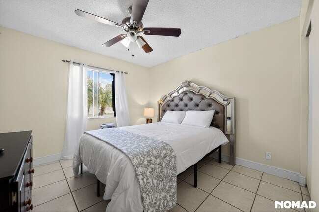 Building Photo - 3BR Modern Orlando 32824 Some Utilities Inc.