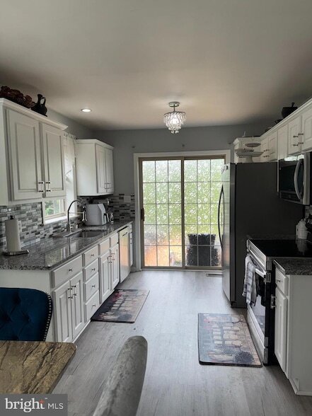 Building Photo - 629 Royal View Dr