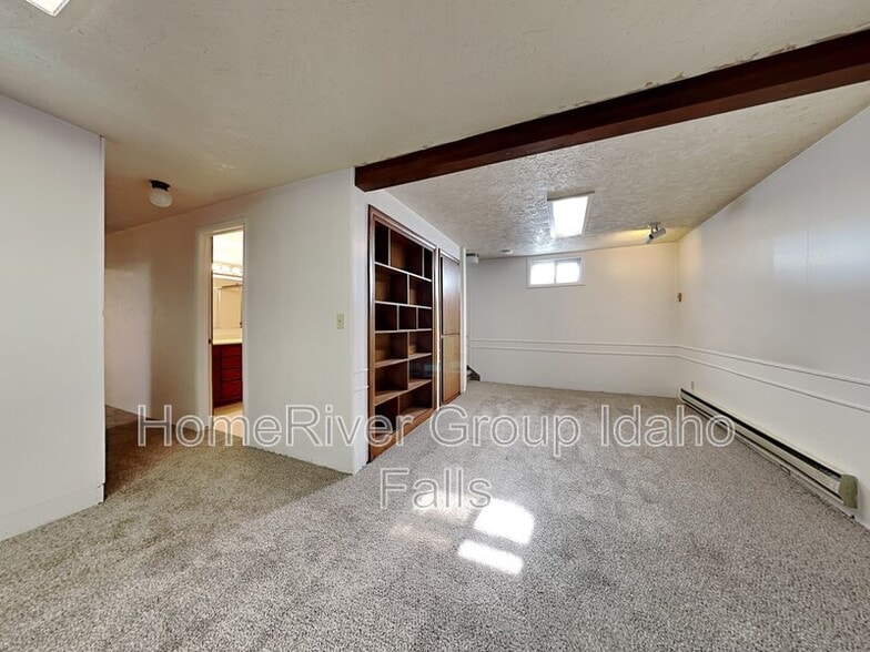 Building Photo - 380 Ladino Dr
