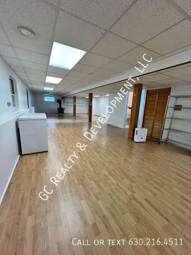 Building Photo - 1210 S Capri Terrace