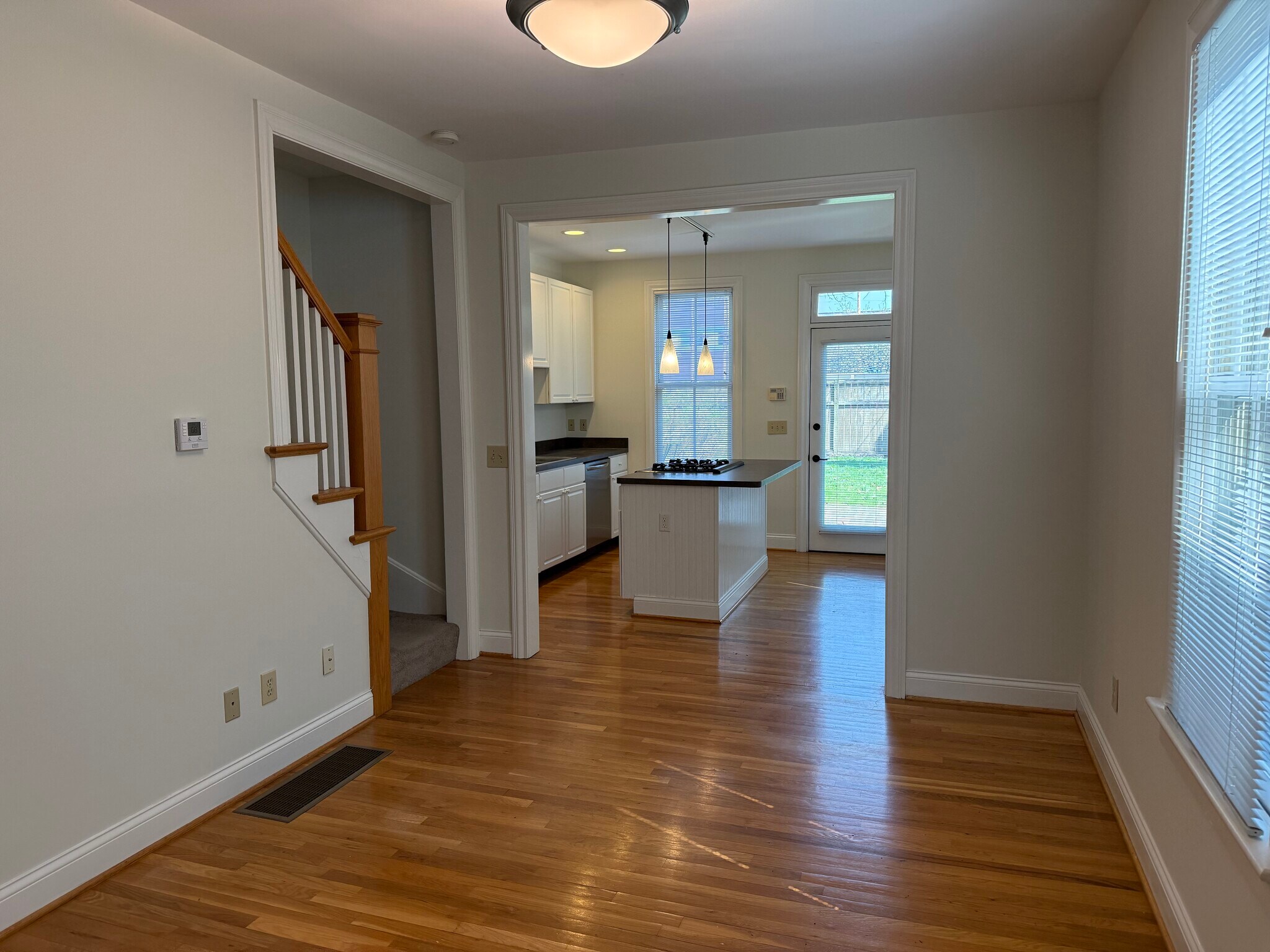 Building Photo - 844 Hamlet St