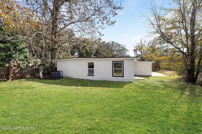 Building Photo - 557 W 62nd St