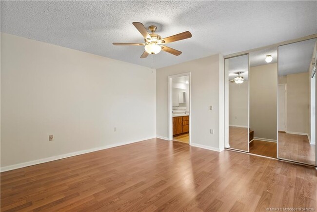 Building Photo - 2930 SW Sunset Trace Cir