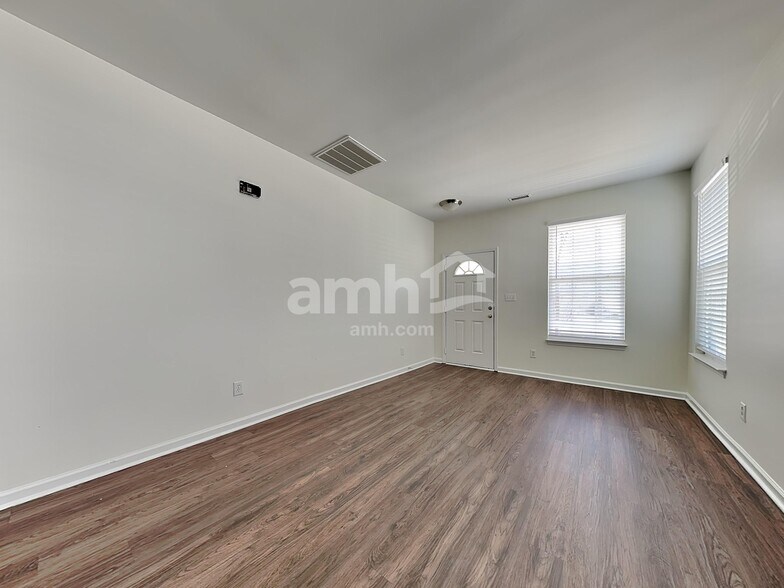 Building Photo - 5716 Running Fox Ln