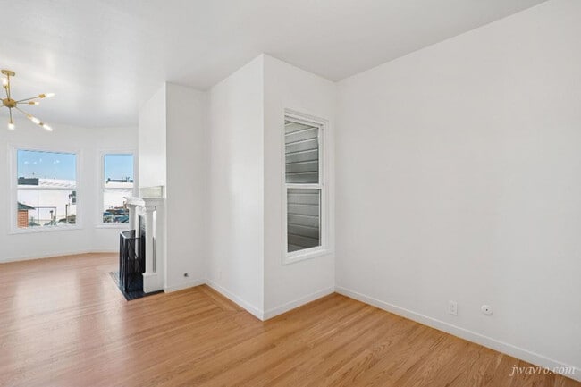 Building Photo - 354 Castro St