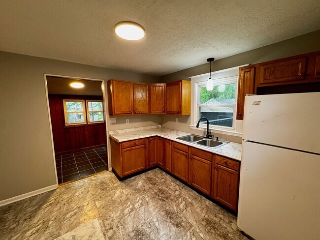 Building Photo - 610 Colorado Ave