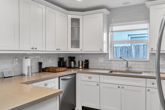 Building Photo - 224 Dartmouth Dr